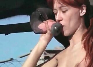 甜心在深喉馬陰莖時獲得了極大的快感